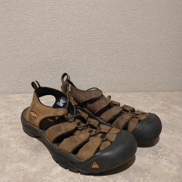 Keen Brown and Black Men\'s Size 8 Sandals main image 5